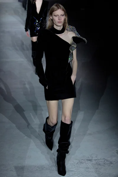 Look 77